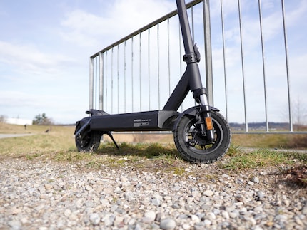 Der VX4 hat mehr Bodenfreiheit als die meisten E-Scooter.
