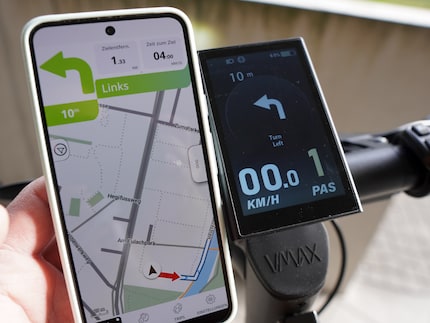 Navi-Anweisungen werden auch im Scooter-Screen angezeigt.