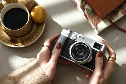 La X100VI sarà probabilmente una grande venditrice per Fujifilm. Piacerà ai fan del retrò, ma anche a chi cerca una fotocamera sempre attiva e all'avanguardia.