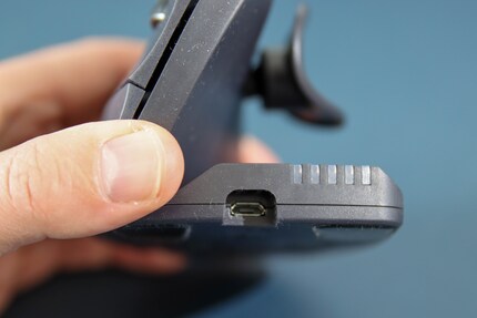 Beim Alter der Maus verständlich, aber nicht mehr zeitgemäß: Micro-USB.