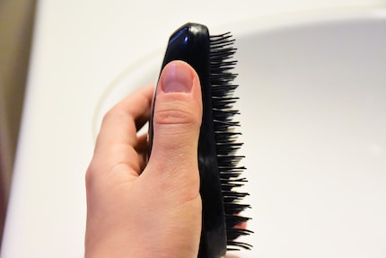 Die «Beinchen» des Tangle Teezers vollbringen auf der Kopfhaut Unglaubliches.