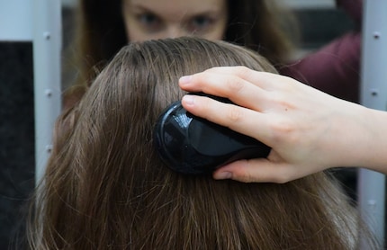 Bürsten mit Tangle-Teezer-Borsten bürsten besser als Bürsten ohne Tangle-Teezer-Borsten bürsten. Und jetzt fünf Mal schnell hintereinander.