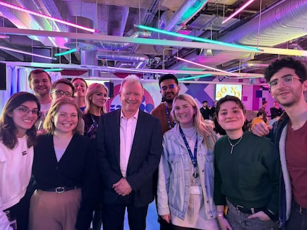 Il CEO di Playstation Jim Ryan qualche giorno fa presso gli ignari studi di Londra.