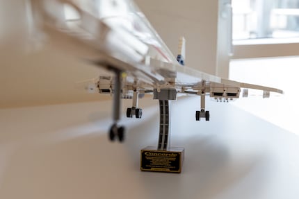 Le Concorde de Lego sur son socle.