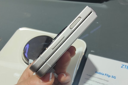 Le Nubia Flip se replie à plat.
