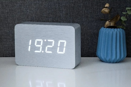 « Brick Click Clock » et son design minimaliste.