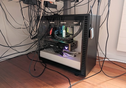 Hier laufen die Fäden, ähm, die Kabel zusammen.