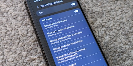 Su molti smartphone Android, puoi vedere quale codec e quale velocità di trasmissione viene utilizzata nelle «Opzioni sviluppatore».