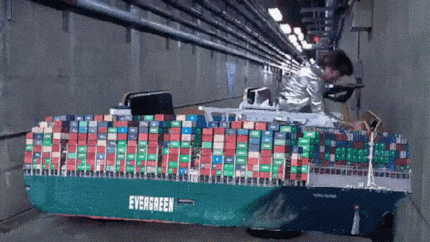 La nave è bloccata.
