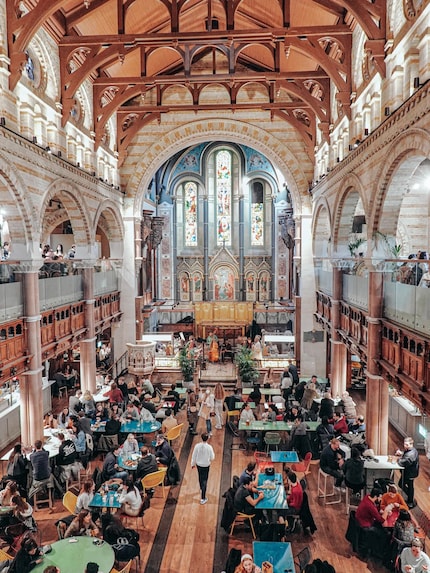 Le marché alimentaire dans une ancienne église : le Mercato Mayfair.