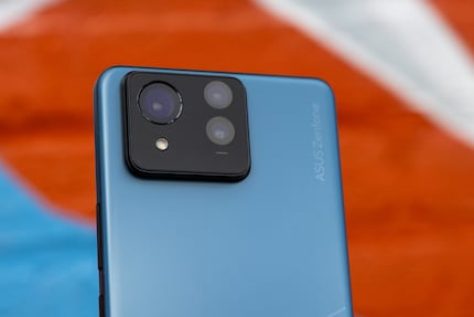 Tre fotocamere sul retro.