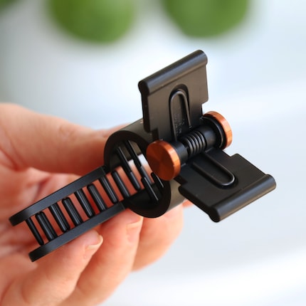 La « Wide Hair Clip » semble tout à fait ordinaire. 
