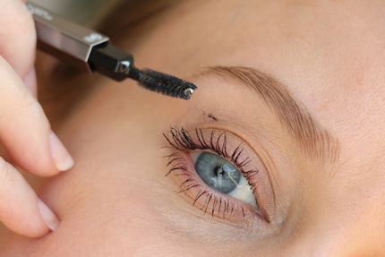 Attendez que le mascara soit sec avant d’utiliser le goupillon.