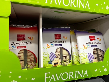 I dolci pasquali Dominosteine sono disponibili, tra gli altri, nei gusti fragola e lampone.