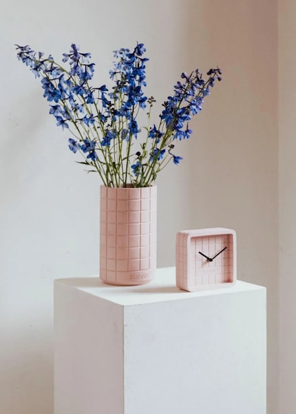 Chic à carreaux : les lignes discrètes mettent en valeur la forme simple du vase.