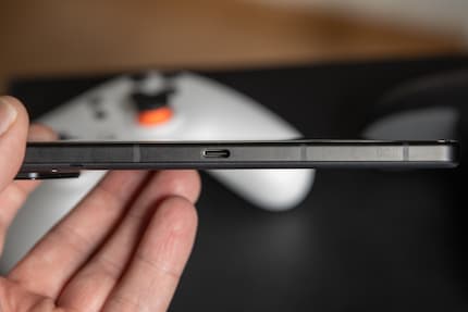 Der zweite USB-C-Anschluss bietet mir beim Zocken auf dem ROG Phone 8 den größten Mehrwert.