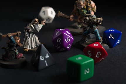 Bei Dungeons & Dragons entscheidet das Würfelglück über das Schicksal von Helden und Schurken.