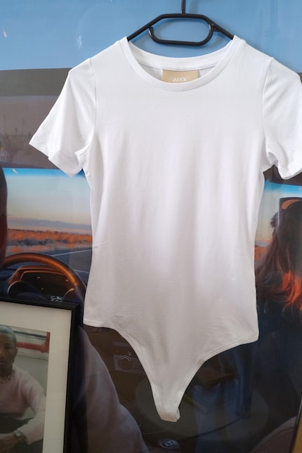 Oben T-Shirt, unten Body.