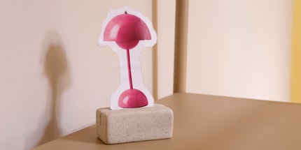 «Flowerpot VP1» di & Tradition rappresenta un bocciolo di fiore in maniera astratta.