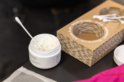 Con la sericina contenuta nelle proteine della seta, Swiss Silk produce cosmetici.