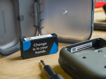 Ma la batteria da 500 mAh corrispondente è disponibile solo presso Fairphone.