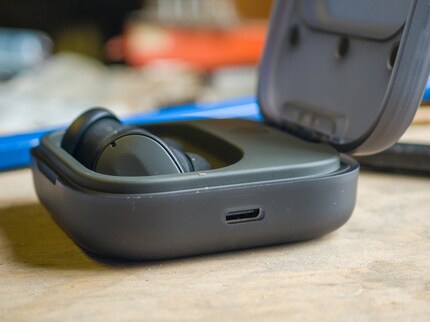 I Fairbuds si ricaricano tramite USB-C. Non supportano la ricarica wireless.