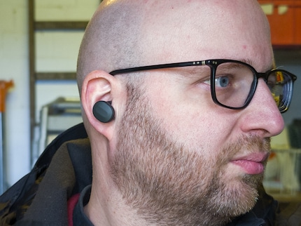 I Fairbuds sporgono un po' di più rispetto a molti altri modelli in-ear, ma questo non mi dà quasi mai fastidio.
