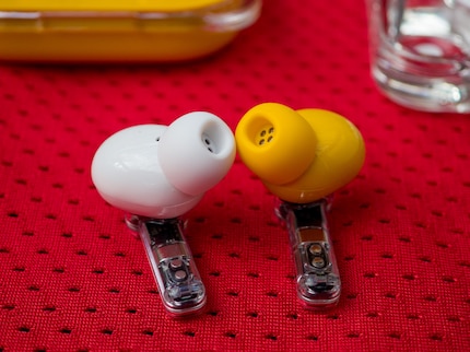 Les coloris disponibles ne sont pas la seule différence entre les Nothing Ear et les Ear (a).