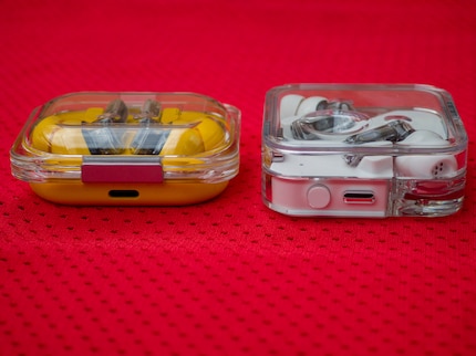Les deux disposent d’un port USB-C, mais seuls les Ear se rechargent sans fil.