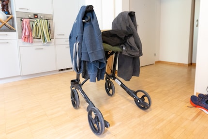 Nach einer Weile diente mein Rollator zu Hause nur noch als Kleiderständer.