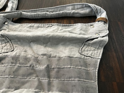 Fluff on the Velcro: When the baby carrier is in use, it is concealed.