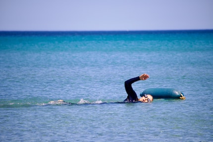 Les lunettes m’aident à garder le cap en eau libre.