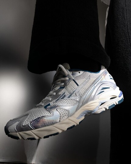 Der Mizuno «Wave Rider 10» ist ein klassischer Dad Sneaker.