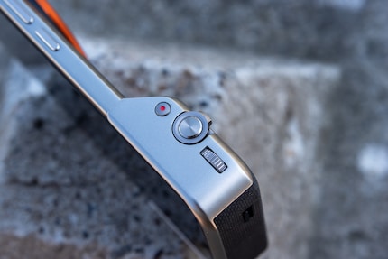Zoom rocker and shutter release are more convenient than a touchscreen.