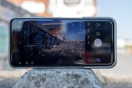 The display is bright enough as a viewfinder in sunshine, but could still be brighter.