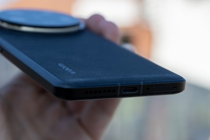 The Xiaomi 14 Ultra only accepts up to 90 W via its USB-S port with the right power supply.