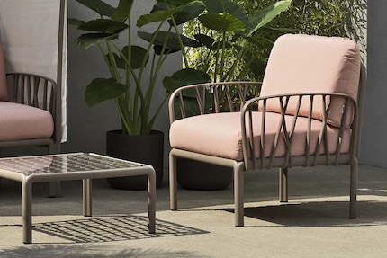 The pattern of the armrests is reminiscent of branches.