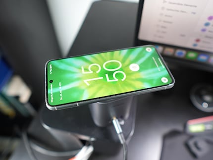 Posso semplicemente posizionare i dispositivi Android senza magneti sul cuboide.