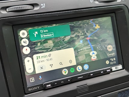 J’utilise presque toujours Google Maps pour me guider quand je conduis.