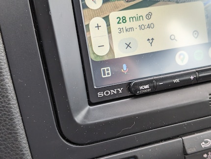 L’écran tactile est aussi doté de quelques touches.