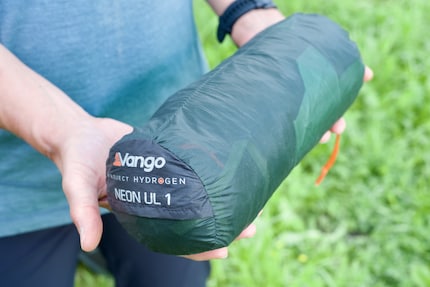 Maniable dans tous les sens du terme : la tente la plus légère du fabricant écossais Vango.