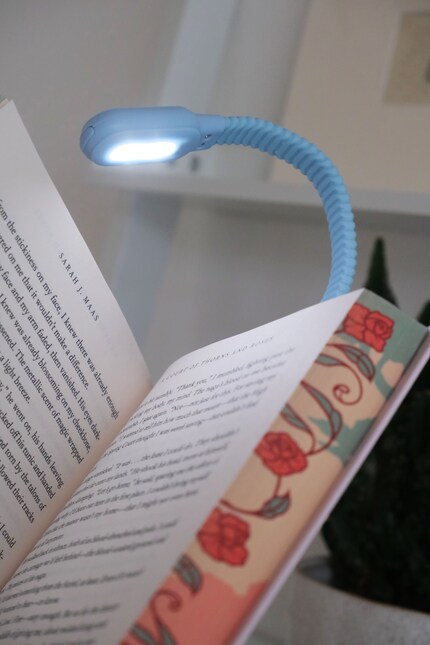 Mi permette di leggere a letto la sera senza disturbare il mio compagno.