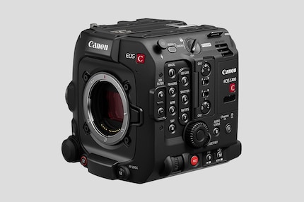 Le boîtier en forme de boîte du Canon EOS C400 permet de fixer toutes sortes d'accessoires et d'intégrer l'appareil photo dans un rig.