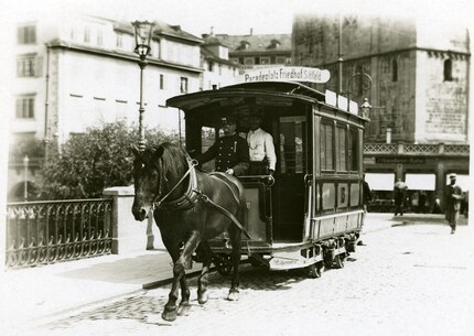 Doo, où le tram a encore un cheval !