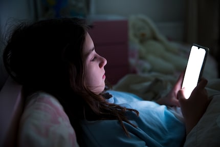 Direct correlation: Screen-free time before sleep contributes to children spending less time on tablets or mobiles overall.