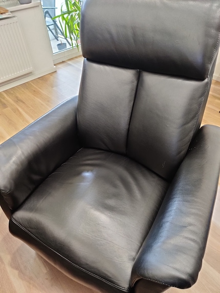 Mon trône : je peux reculer le dossier du fauteuil et relever un repose-pieds pour faire une pause.