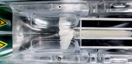 Cette hélice à propulsion électrique pousse la planche.