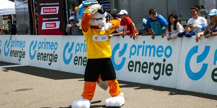 «Tourli», la mascotte del Tour de Suisse, contribuisce a creare una buona atmosfera e offre conforto quando serve.