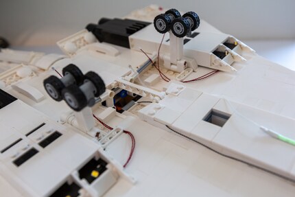 The wiring on the Concorde’s visible from below.