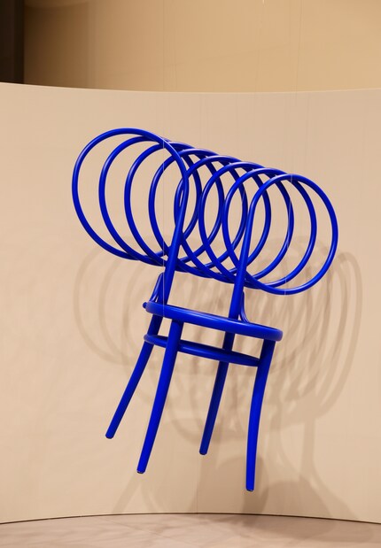 Sculpted chair: This My Ode ultramarine blue solitaire’s is Jiří Krejčiřík’s reinterpretation of the iconic Thonet chair 14.